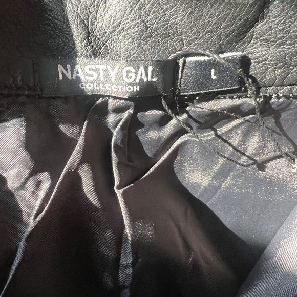 Nasty Gal NWOT 100% Calfskin Mini Skirt Women's Size Large - Picture 3 of 5